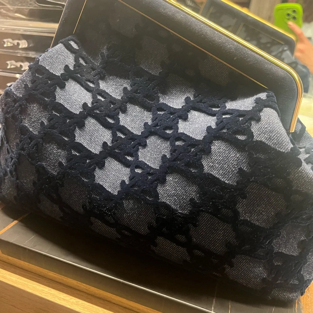 Fendi First Medium
Blue denim bag - Picture 13 of 15